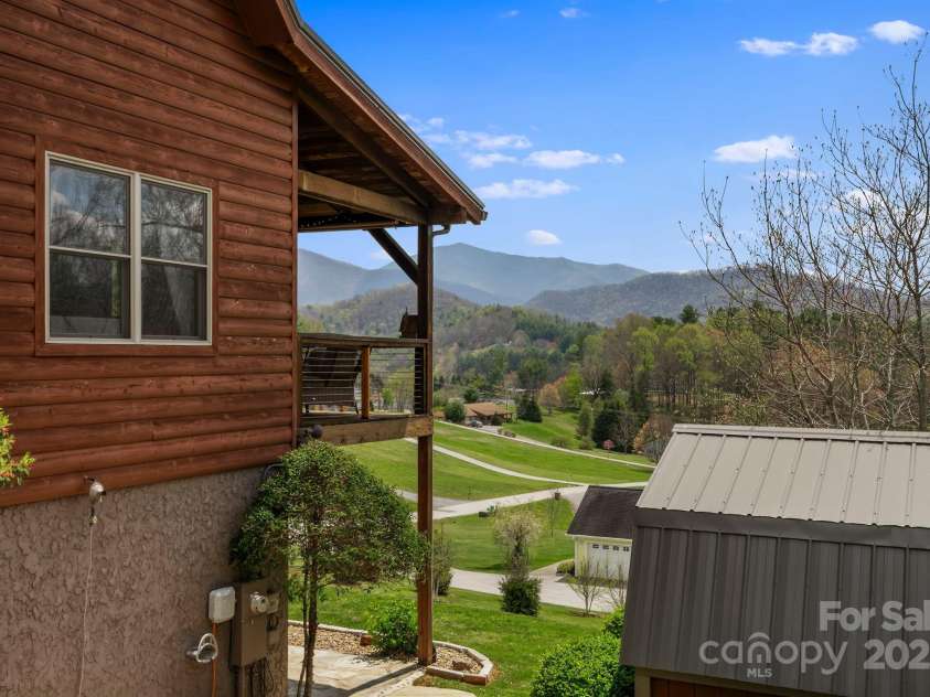 231 Comfort Place, Burnsville, NC 28714.  MLS# CAR4248457, YatesRealty ID 16356. 