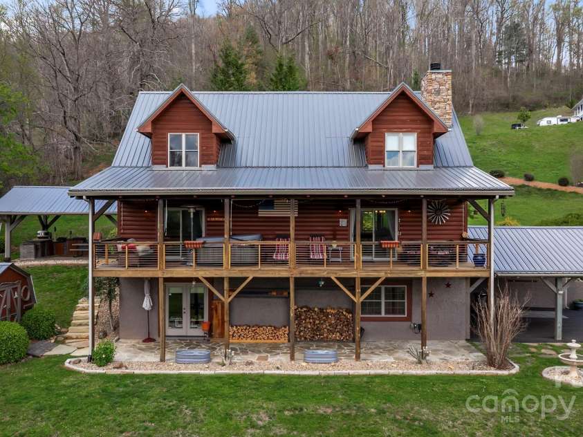 231 Comfort Place, Burnsville, NC 28714.  MLS# CAR4248457, YatesRealty ID 16356. 