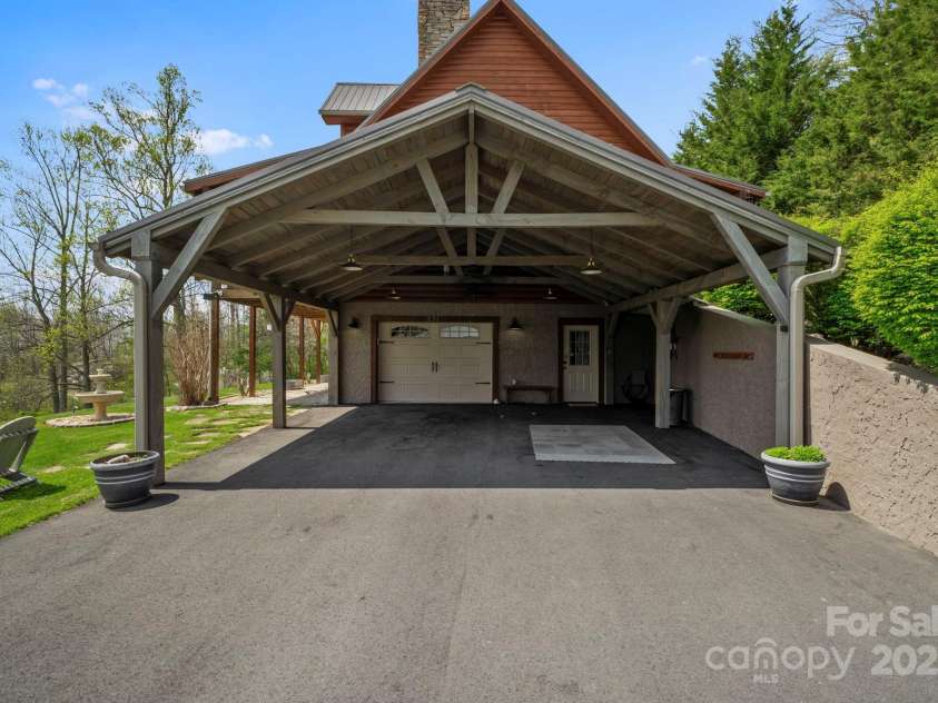 231 Comfort Place, Burnsville, NC 28714.  MLS# CAR4248457, YatesRealty ID 16356. 