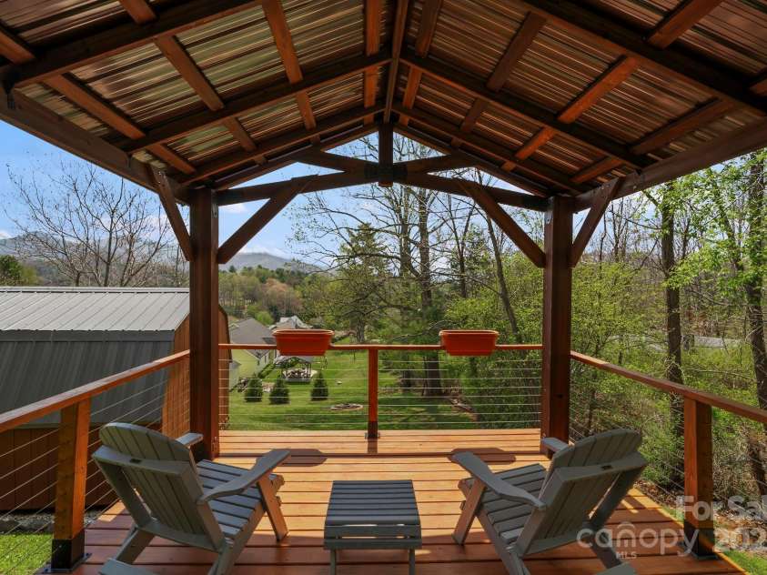 231 Comfort Place, Burnsville, NC 28714.  MLS# CAR4248457, YatesRealty ID 16356. 