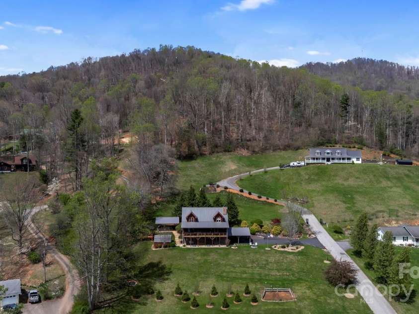 231 Comfort Place, Burnsville, NC 28714.  MLS# CAR4248457, YatesRealty ID 16356. 