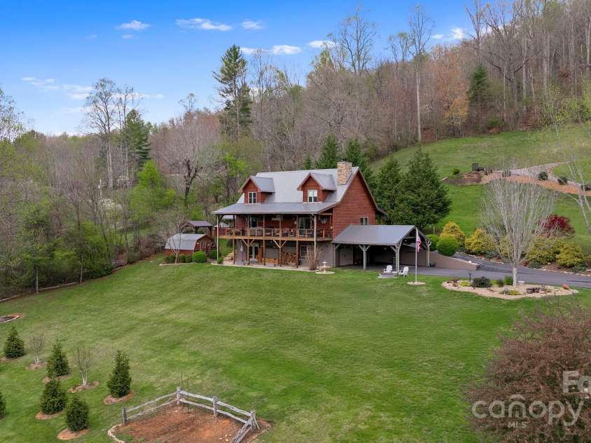 231 Comfort Place, Burnsville, NC 28714.  MLS# CAR4248457, YatesRealty ID 16356. 