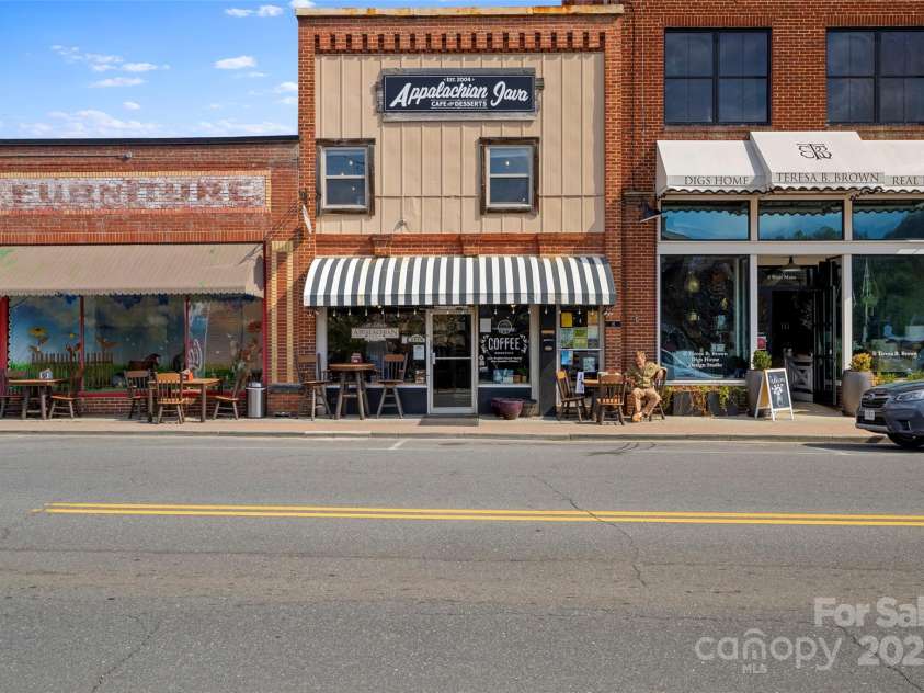 231 Comfort Place, Burnsville, NC 28714.  MLS# CAR4248457, YatesRealty ID 16356. Downtown Burnsville