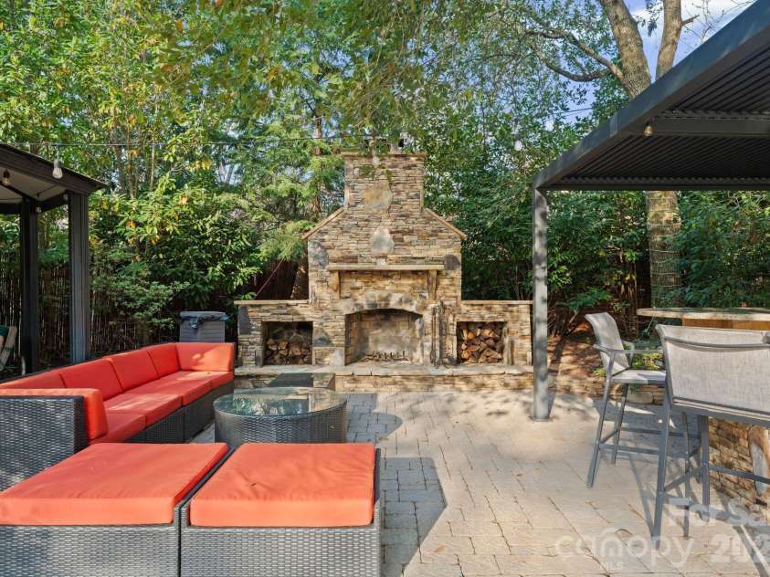 4501 Oglukian Road, Charlotte, NC 28226.  MLS# CAR4354683, YatesRealty ID 16356. Fireplace Lounge 