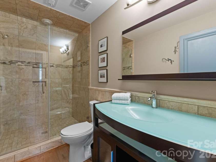 4501 Oglukian Road, Charlotte, NC 28226.  MLS# CAR4354683, YatesRealty ID 16356. Full Bath 4