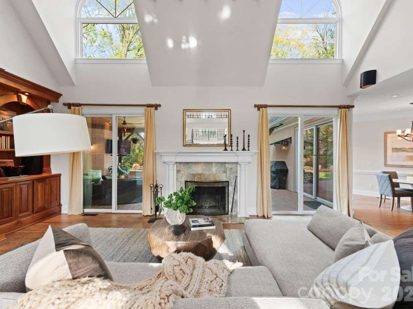 4501 Oglukian Road, Charlotte, NC 28226.  MLS# CAR4354683, YatesRealty ID 16356. Great Room 