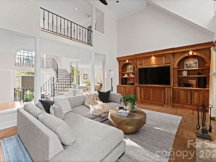4501 Oglukian Road, Charlotte, NC 28226.  MLS# CAR4354683, YatesRealty ID 16356. Great Room 