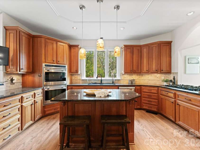 4501 Oglukian Road, Charlotte, NC 28226.  MLS# CAR4354683, YatesRealty ID 16356. Kitchen 