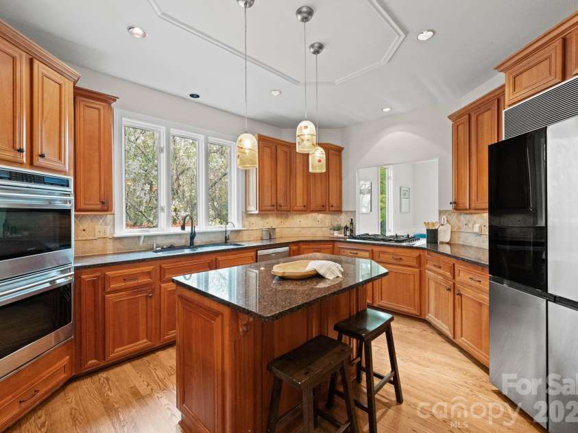 4501 Oglukian Road, Charlotte, NC 28226.  MLS# CAR4354683, YatesRealty ID 16356. Kitchen 