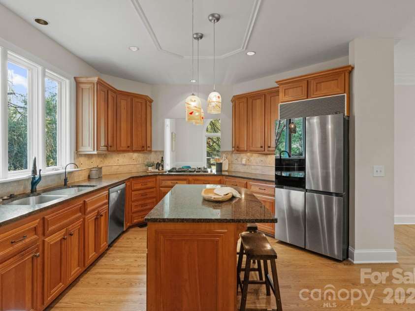 4501 Oglukian Road, Charlotte, NC 28226.  MLS# CAR4354683, YatesRealty ID 16356. Kitchen 