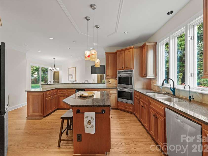 4501 Oglukian Road, Charlotte, NC 28226.  MLS# CAR4354683, YatesRealty ID 16356. Kitchen 