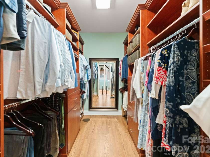 4501 Oglukian Road, Charlotte, NC 28226.  MLS# CAR4354683, YatesRealty ID 16356. Primary Closet 