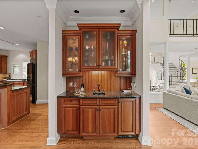 4501 Oglukian Road, Charlotte, NC 28226.  MLS# CAR4354683, YatesRealty ID 16356. Wet Bar