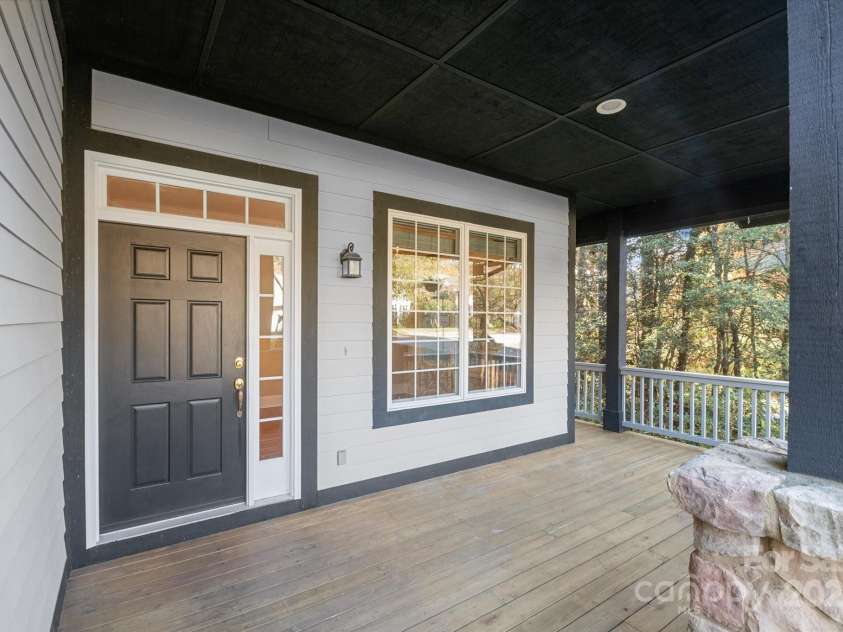 186 Camptown Road, Brevard, NC 28712.  MLS# CAR4316525, YatesRealty ID 16357. Level Entry