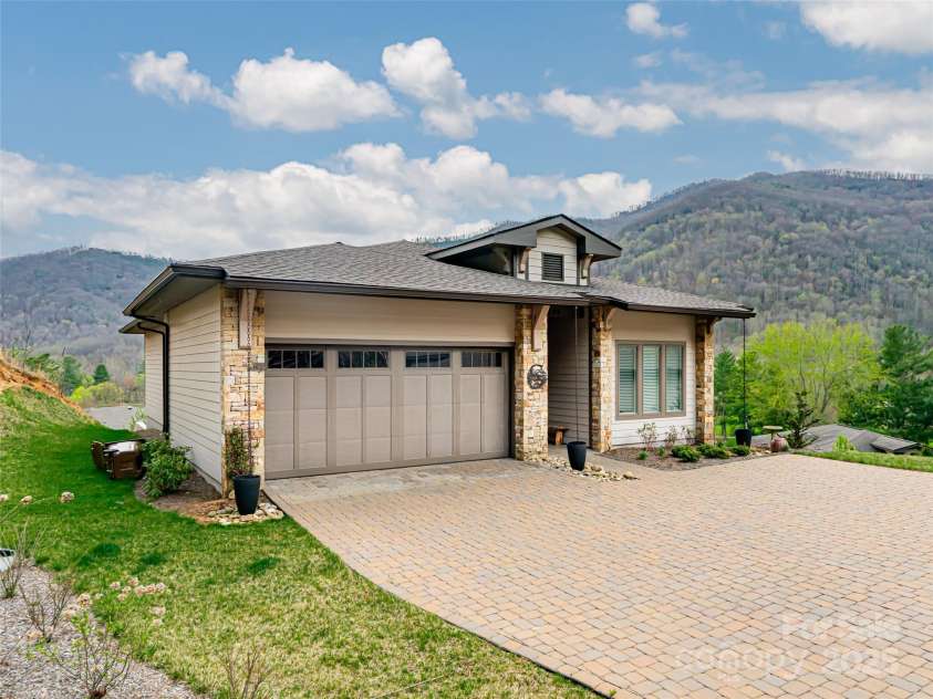 9 Freshwater Cove, Maggie Valley, NC 28751.  MLS# CAR4248670, YatesRealty ID 16357. Arts&Crafts style architecture