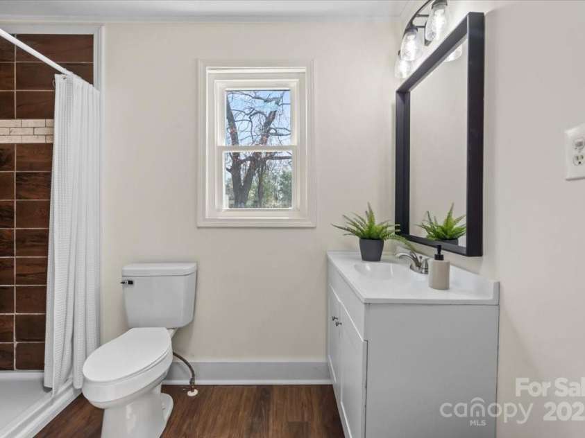 2609 Lowell Road, Gastonia, NC 28054.  MLS# CAR4249733, YatesRealty ID 16358. Bathroom