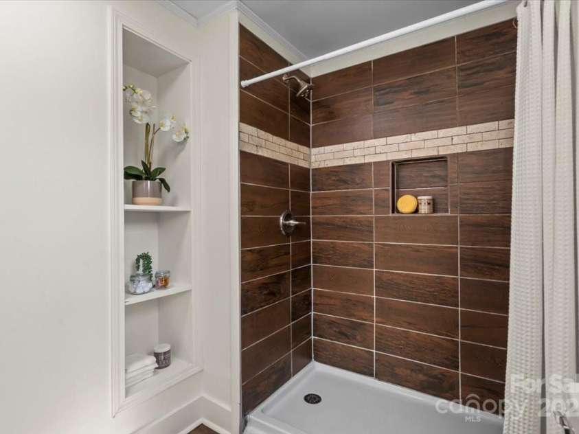 2609 Lowell Road, Gastonia, NC 28054.  MLS# CAR4249733, YatesRealty ID 16358. Bathroom
