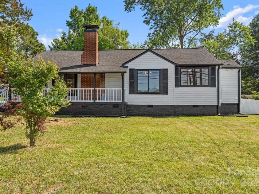 2609 Lowell Road, Gastonia, NC 28054.  MLS# CAR4249733, YatesRealty ID 16358. Exterior front