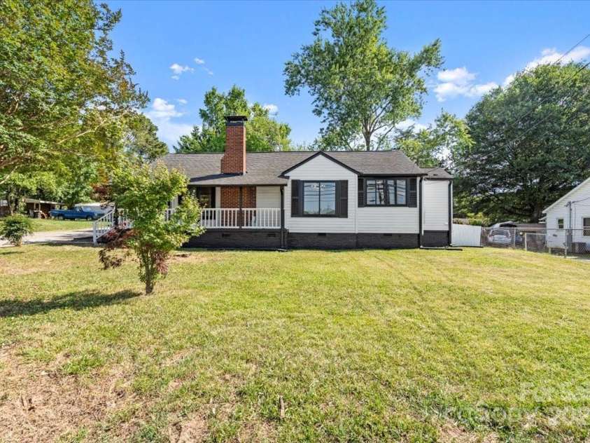 2609 Lowell Road, Gastonia, NC 28054.  MLS# CAR4249733, YatesRealty ID 16358. Exterior front