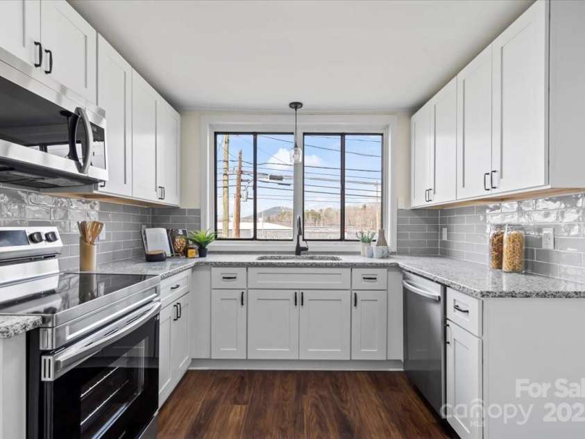 2609 Lowell Road, Gastonia, NC 28054.  MLS# CAR4249733, YatesRealty ID 16358. Kitchen