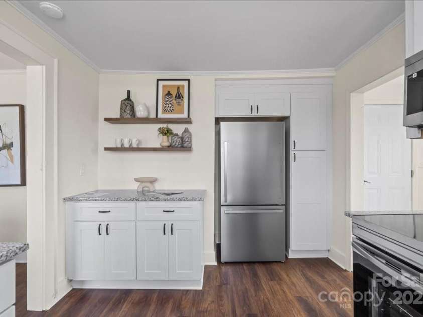 2609 Lowell Road, Gastonia, NC 28054.  MLS# CAR4249733, YatesRealty ID 16358. Kitchen