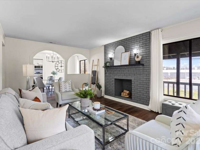 2609 Lowell Road, Gastonia, NC 28054.  MLS# CAR4249733, YatesRealty ID 16358. Living room
