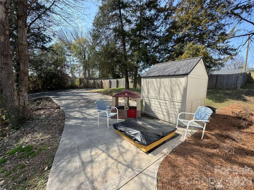 345 Dellwood Court, Concord, NC 28025.  MLS# CAR4368785, YatesRealty ID 16358. 
