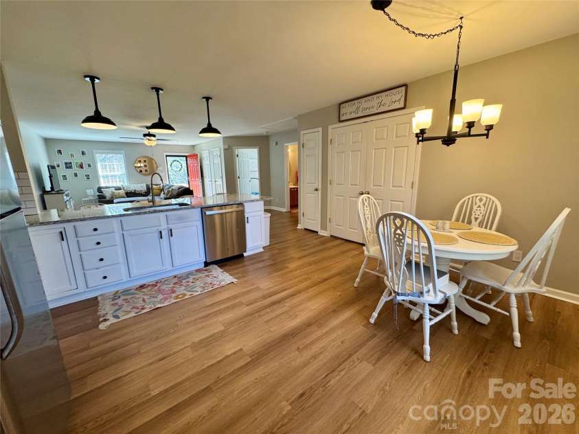 345 Dellwood Court, Concord, NC 28025.  MLS# CAR4368785, YatesRealty ID 16358. Dining area in the kitchen