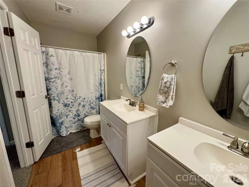345 Dellwood Court, Concord, NC 28025.  MLS# CAR4368785, YatesRealty ID 16358. Primary bath