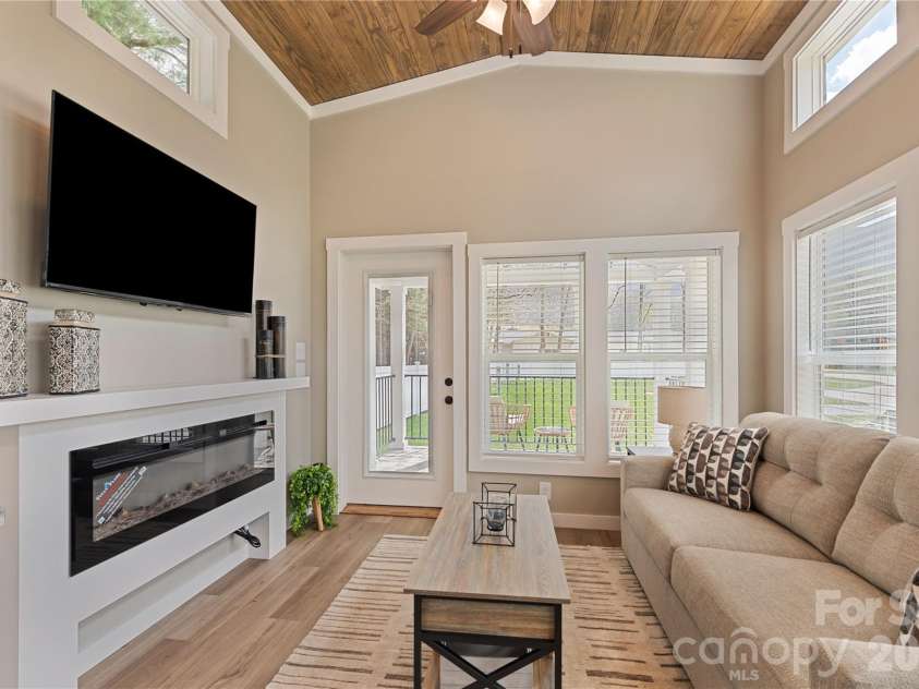 79 Getaway Lane, Maggie Valley, NC 28751.  MLS# CAR4370399, YatesRealty ID 16359. 
