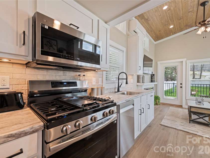 79 Getaway Lane, Maggie Valley, NC 28751.  MLS# CAR4370399, YatesRealty ID 16359. 