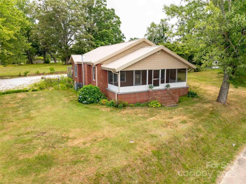 103 King Street, East Flat Rock, NC 28726.  MLS# CAR4229191, YatesRealty ID 1636. 