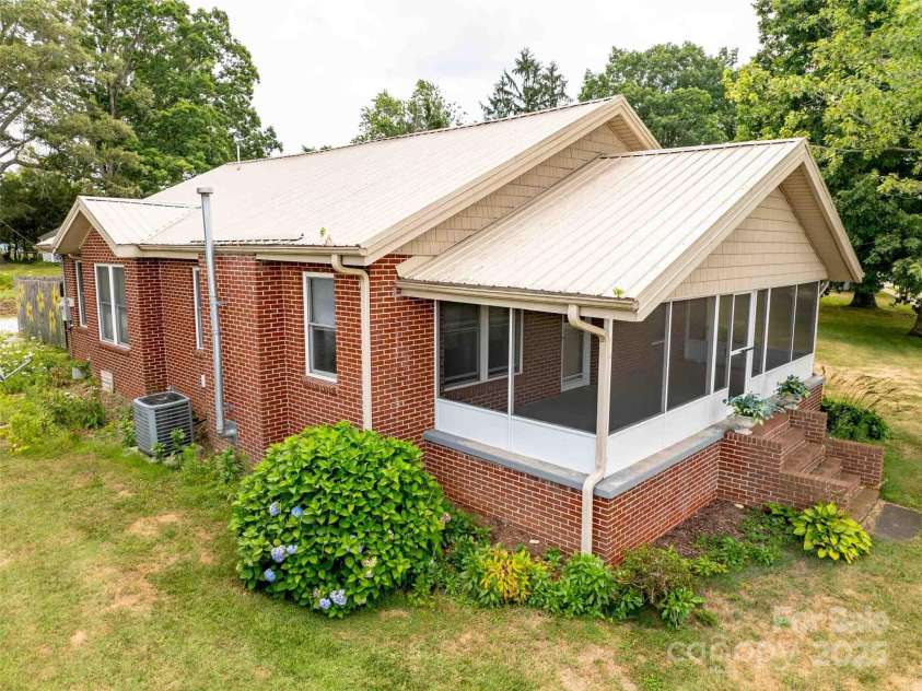 103 King Street, East Flat Rock, NC 28726.  MLS# CAR4229191, YatesRealty ID 1636. 
