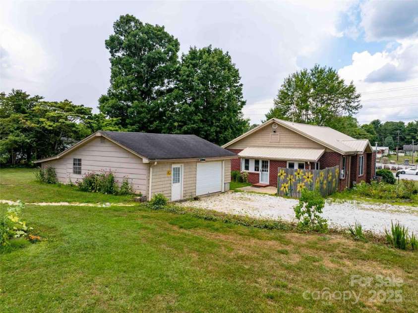 103 King Street, East Flat Rock, NC 28726.  MLS# CAR4229191, YatesRealty ID 1636. 