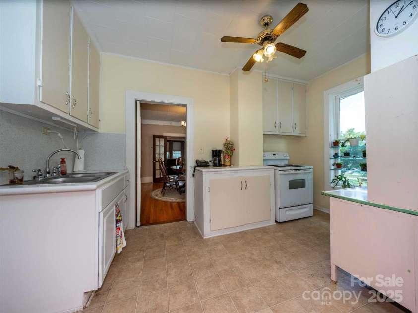 103 King Street, East Flat Rock, NC 28726.  MLS# CAR4229191, YatesRealty ID 1636. 