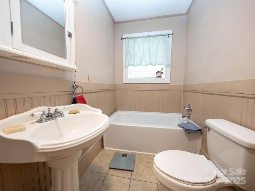 103 King Street, East Flat Rock, NC 28726.  MLS# CAR4229191, YatesRealty ID 1636. 