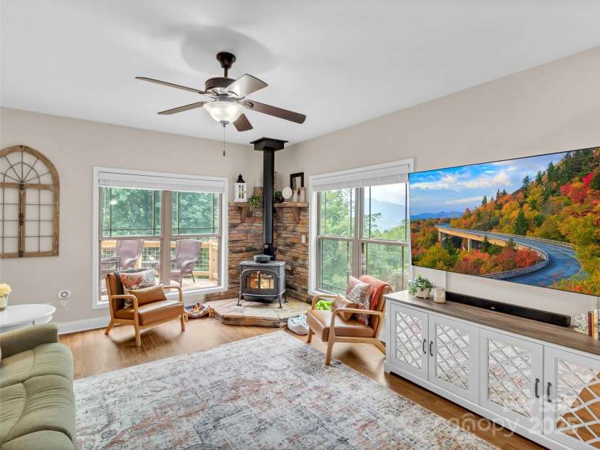 4823 Max Patch Road, Clyde, NC 28721.  MLS# CAR4296114, YatesRealty ID 1636. 