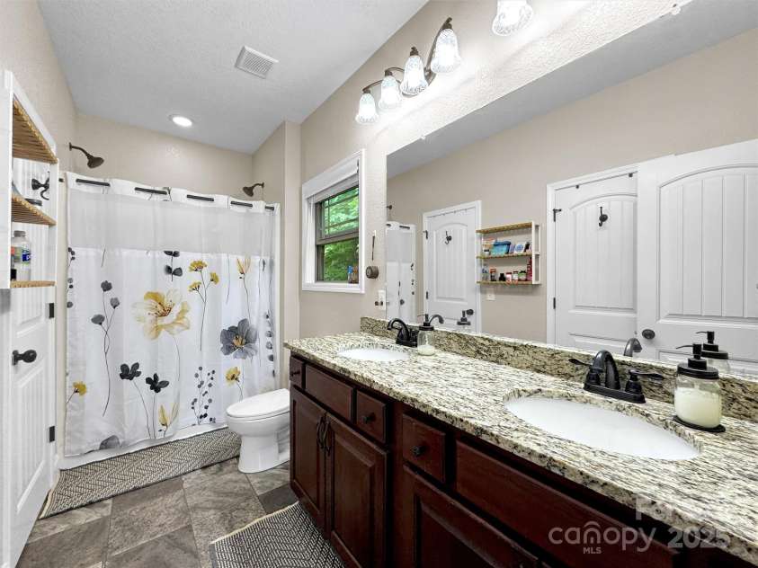 4823 Max Patch Road, Clyde, NC 28721.  MLS# CAR4296114, YatesRealty ID 1636. 