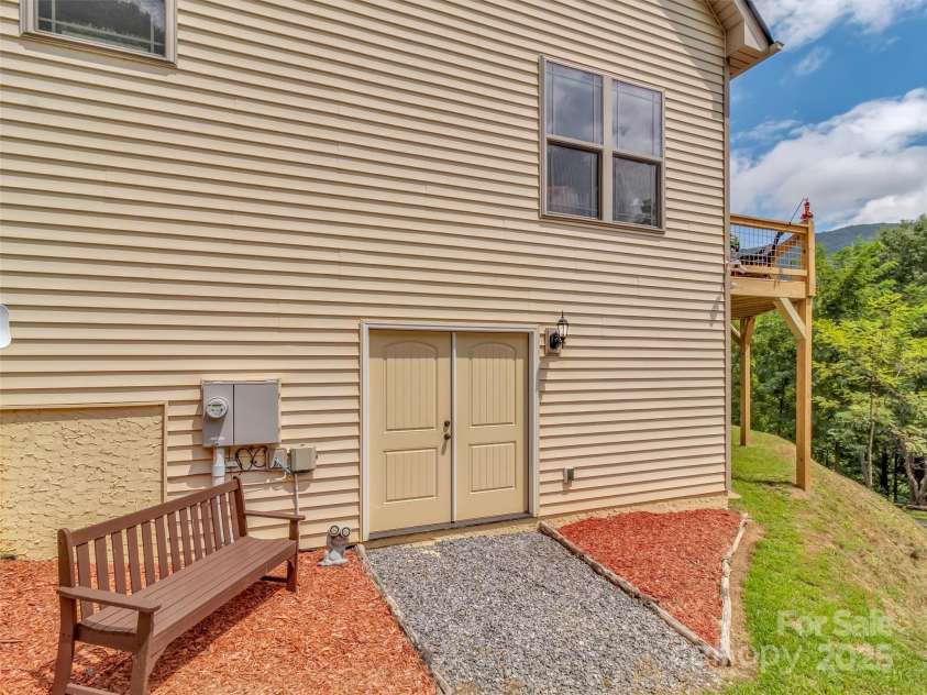 4823 Max Patch Road, Clyde, NC 28721.  MLS# CAR4296114, YatesRealty ID 1636. 