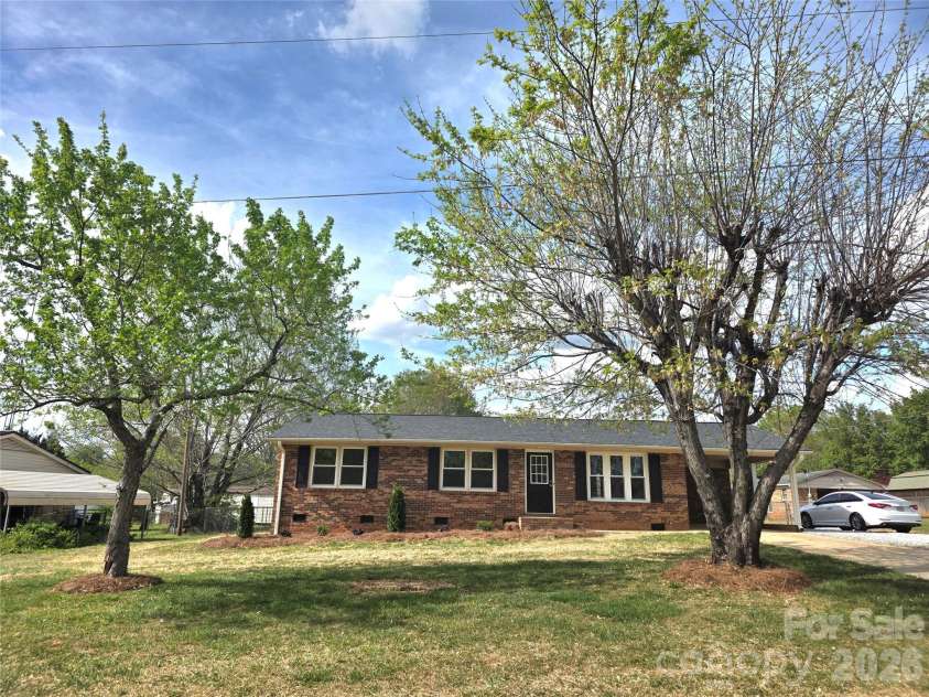 104 Lou Drive, Gastonia, NC 28052.  MLS# CAR4364630, YatesRealty ID 16360. 