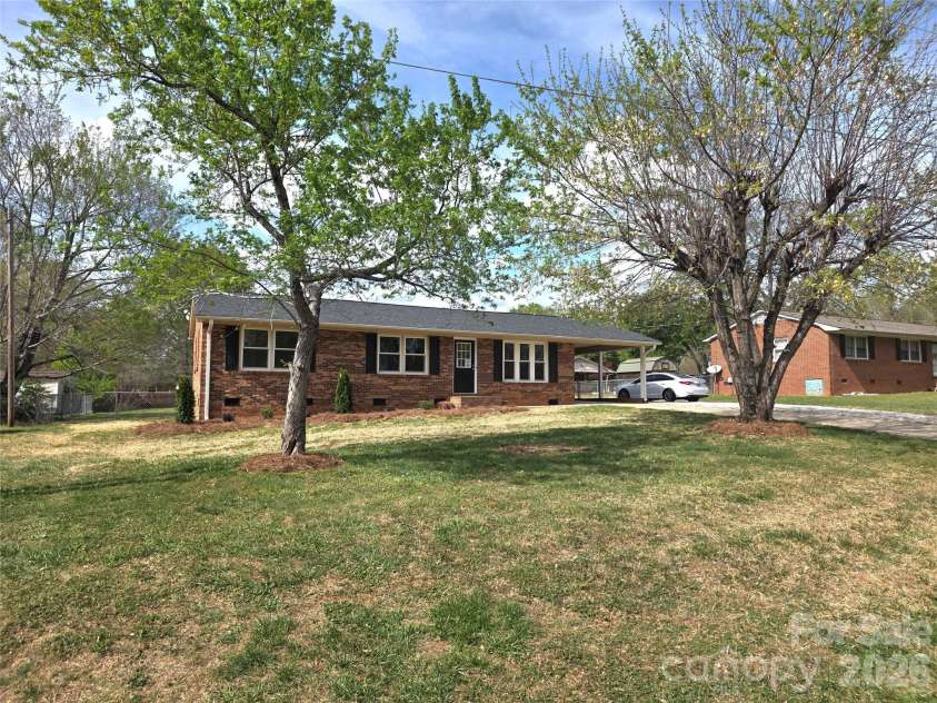 104 Lou Drive, Gastonia, NC 28052.  MLS# CAR4364630, YatesRealty ID 16360. 