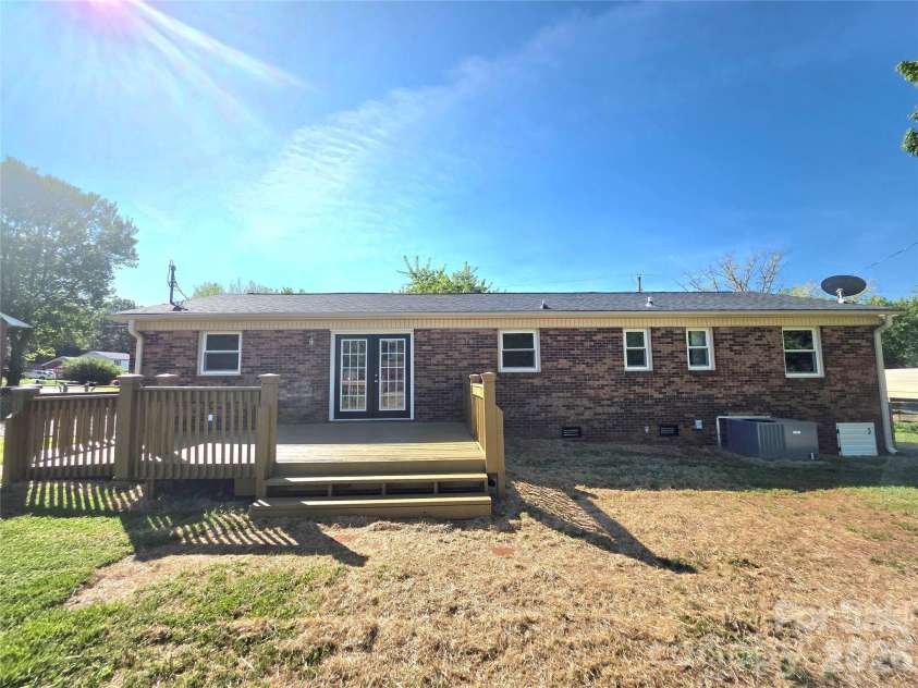 104 Lou Drive, Gastonia, NC 28052.  MLS# CAR4364630, YatesRealty ID 16360. 