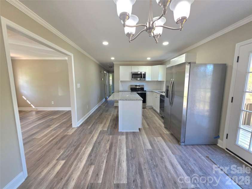 104 Lou Drive, Gastonia, NC 28052.  MLS# CAR4364630, YatesRealty ID 16360. Newley updated kitchen