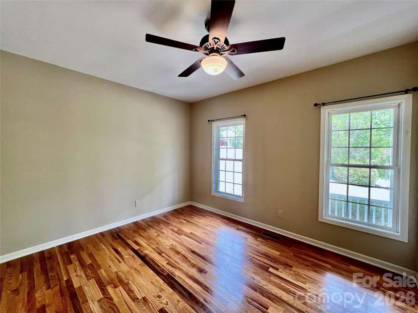 7 Curtis Drive, Hendersonville, NC 28739.  MLS# CAR4372941, YatesRealty ID 16361. 
