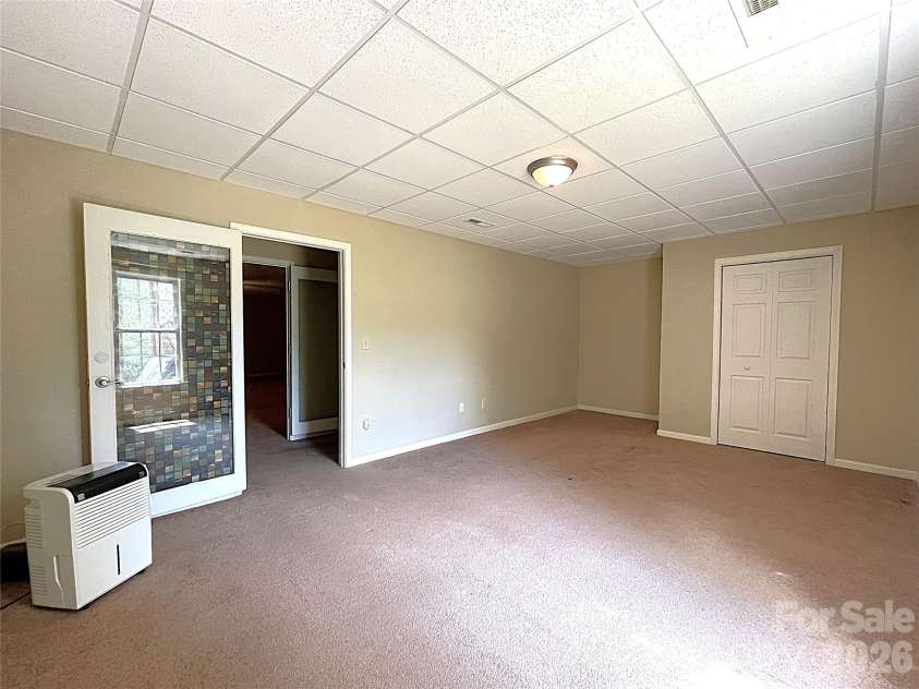 7 Curtis Drive, Hendersonville, NC 28739.  MLS# CAR4372941, YatesRealty ID 16361. 