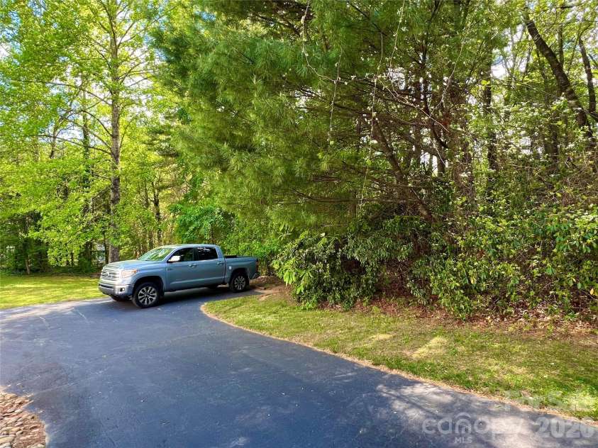 7 Curtis Drive, Hendersonville, NC 28739.  MLS# CAR4372941, YatesRealty ID 16361. Additional Parking Pad