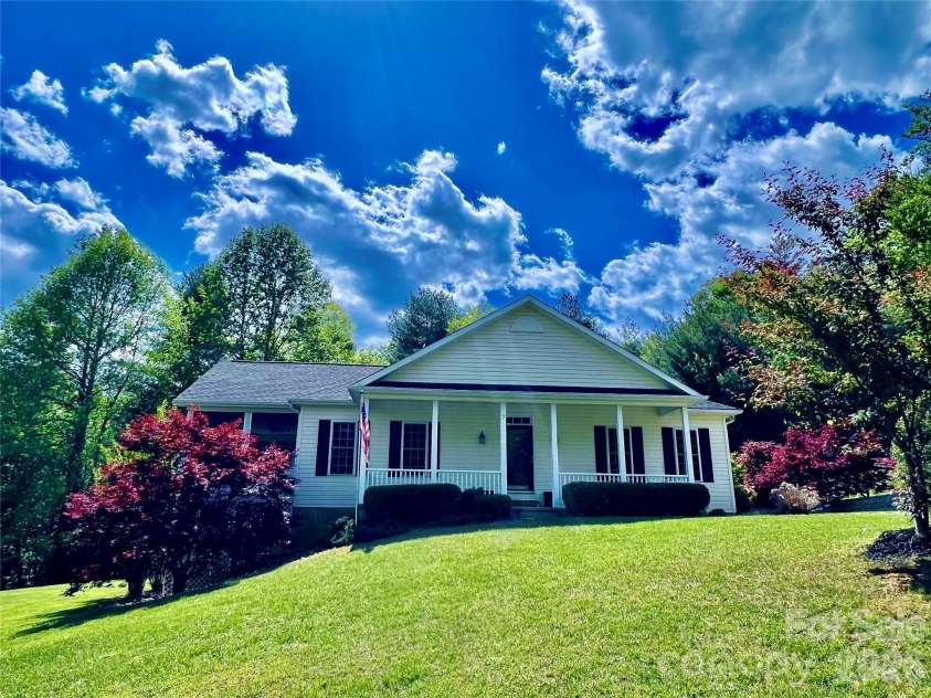 7 Curtis Drive, Hendersonville, NC 28739.  MLS# CAR4372941, YatesRealty ID 16361. Welcome Home!