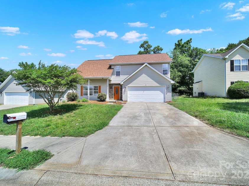 2706 Stagbuck Drive, Gastonia, NC 28052.  MLS# CAR4259195, YatesRealty ID 16362. 