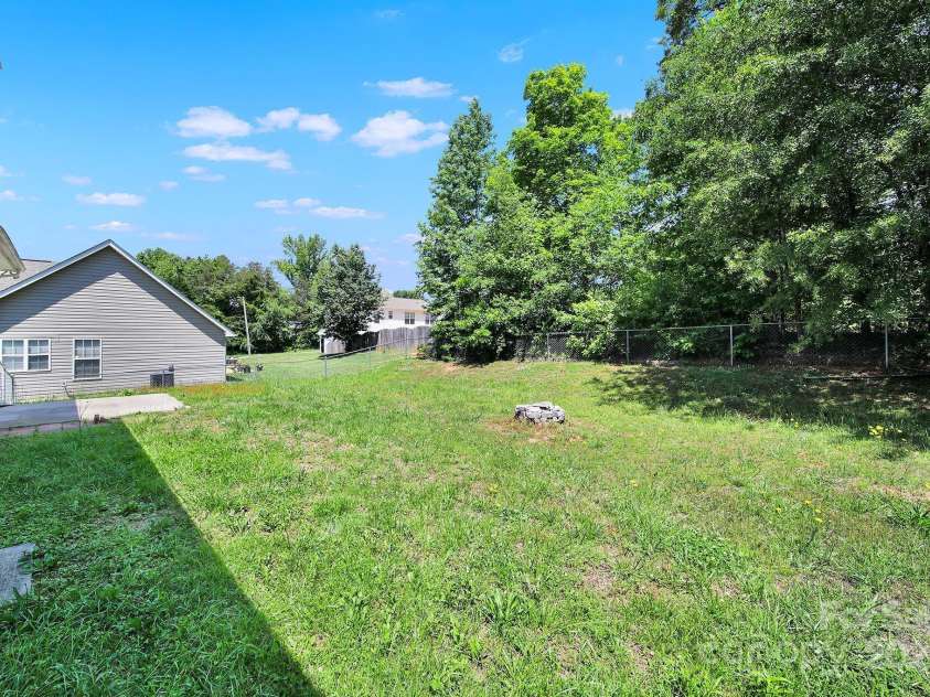 2706 Stagbuck Drive, Gastonia, NC 28052.  MLS# CAR4259195, YatesRealty ID 16362. 