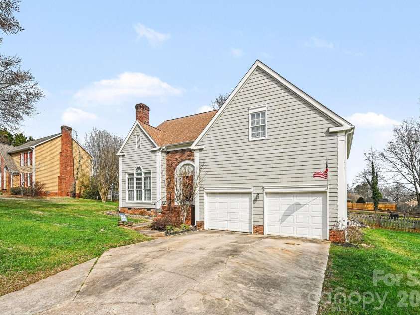 3110 Ivy Creek Road, Gastonia, NC 28056.  MLS# CAR4353331, YatesRealty ID 16362. 